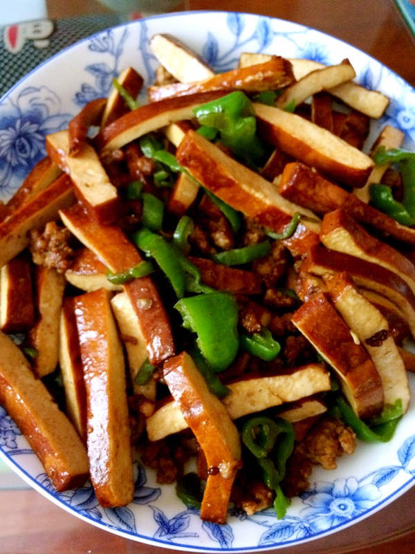 豆干炒青椒的做法
