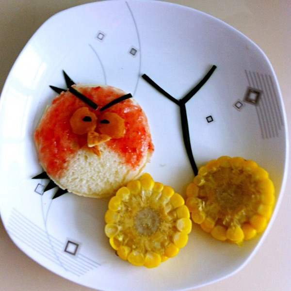 宝宝早餐食谱:愤怒小鸟吐司加南瓜红枣米糊