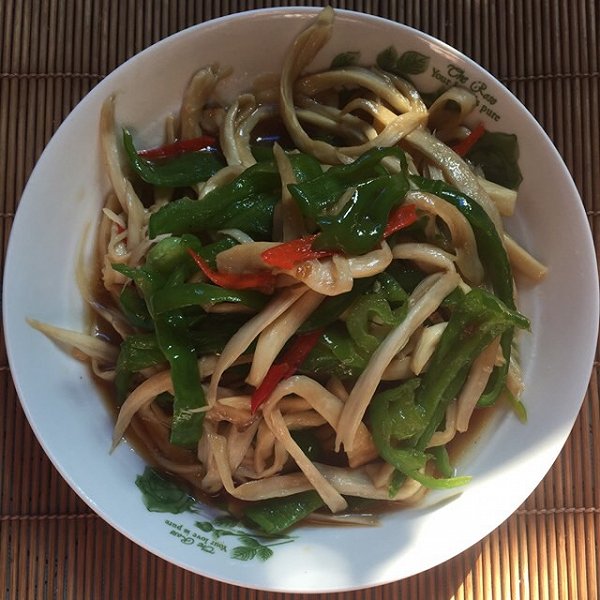 妮可o123做的手撕鸡腿菇的做法