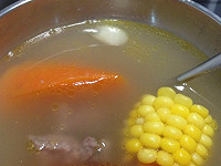 红萝卜玉米排骨汤