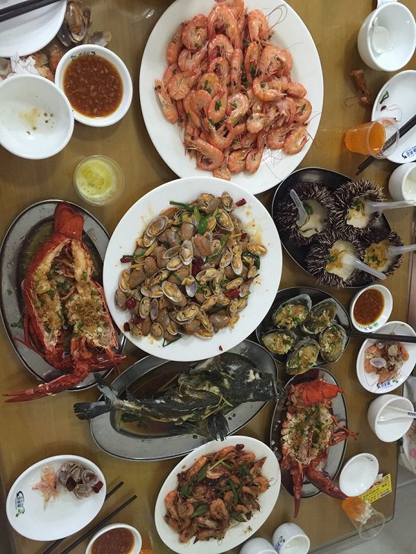 在三亚吃海鲜大餐