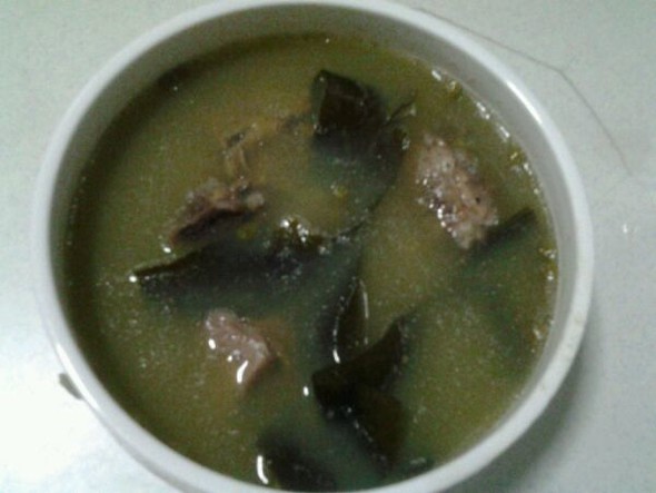 海带绿豆排骨汤