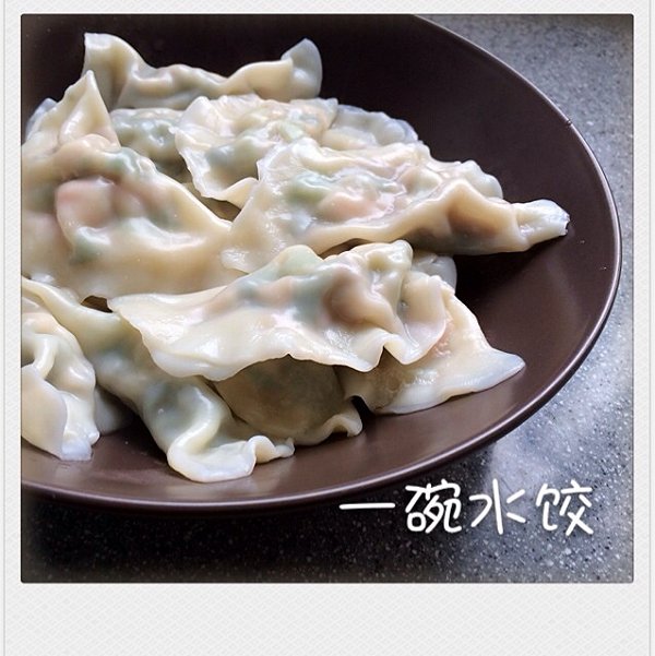 各种喜欢的菜包里面.今天的:青菜香菇虾仁猪肉.