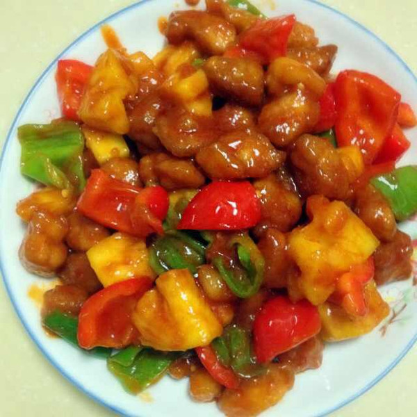 心血来潮做了这道菠萝咕咾肉,做完心花怒放,色香味俱全,次做菜