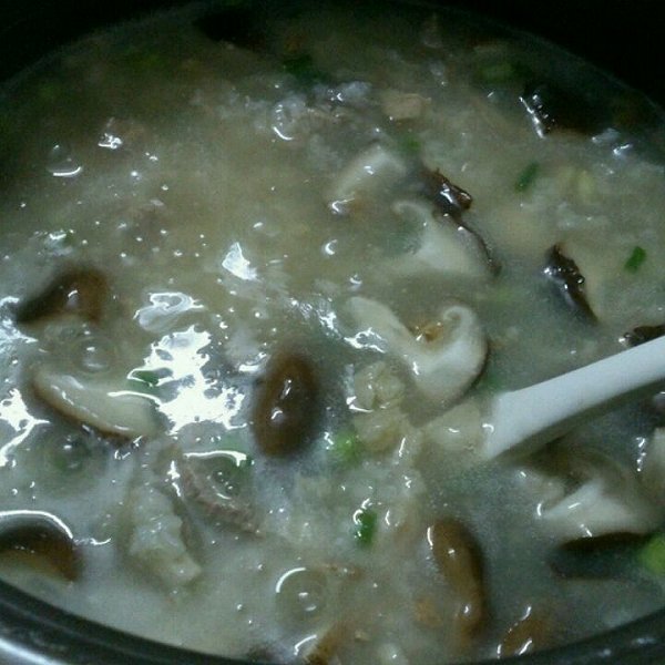 蜗牛xinxin做的香菇瘦肉粥的做法