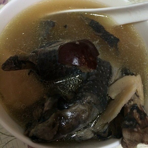 榴莲壳乌鸡汤