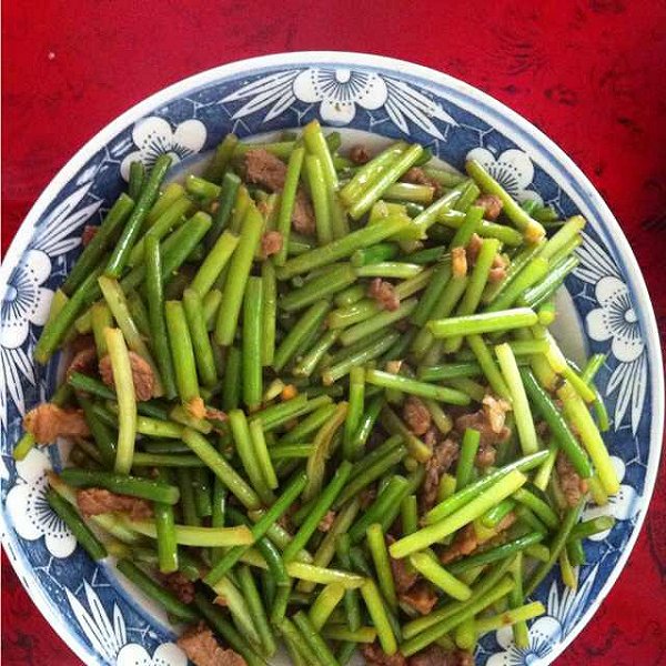 蒜苗炒肉丝