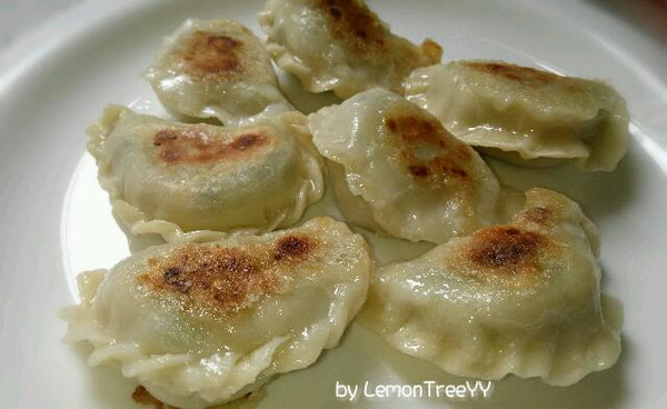lemontree钢琴谱子-LemonTreeYY做的香煎饺子的做法 豆果美食