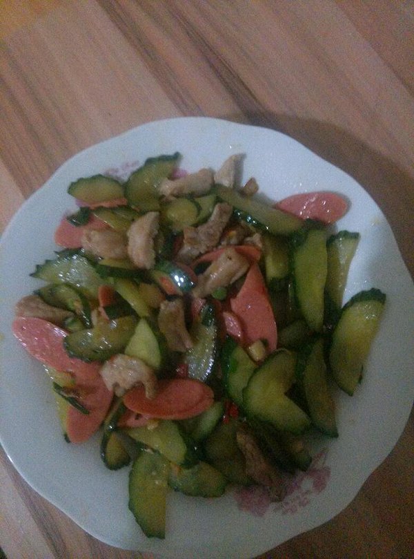 984088475_找个吃货菇凉做的黄瓜炒香肠的做法_豆果美食