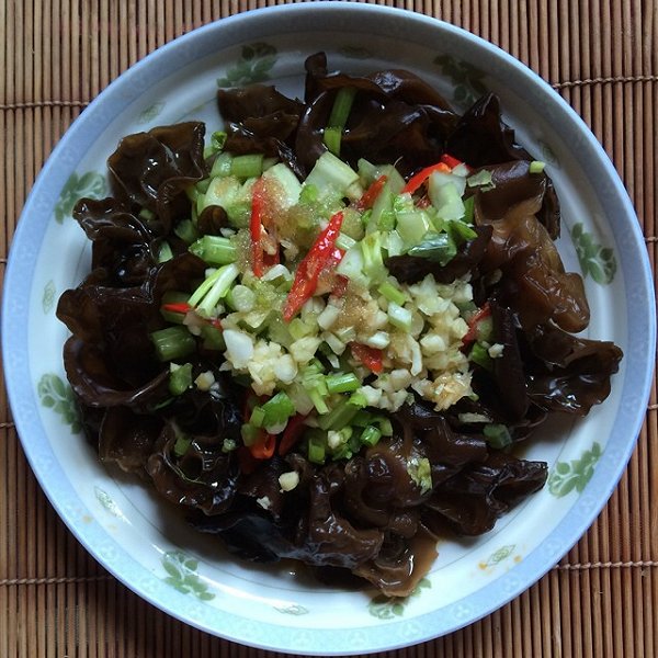 妮可o123做的醋椒黑木耳的做法