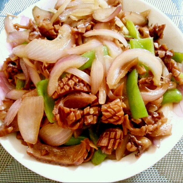 Kaeru-ming做的洋葱炒鱿鱼的做法