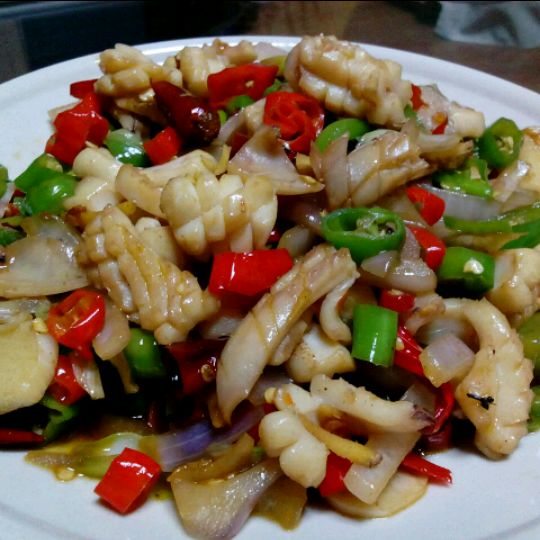 鱿鱼炒菜椒的做法步骤图,鱿鱼炒菜椒怎么做