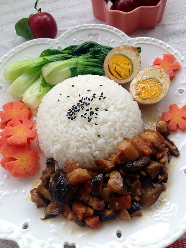 卤肉饭摆盘_摆盘花样图片_牛排摆盘